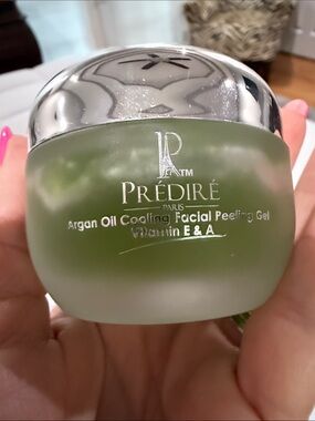 Predire Argan Oil Cooling Facial Peeling Gel - Green